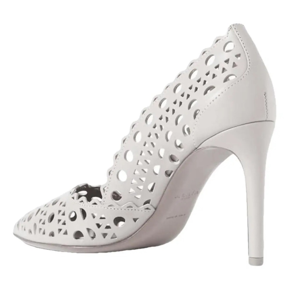 RARE Alaïa Laser-cut Leather Vienne Pumps